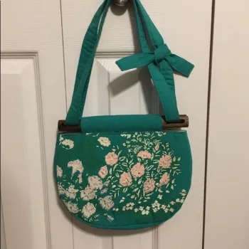 Alluring women-bag- (20)-6707683-42487.webp